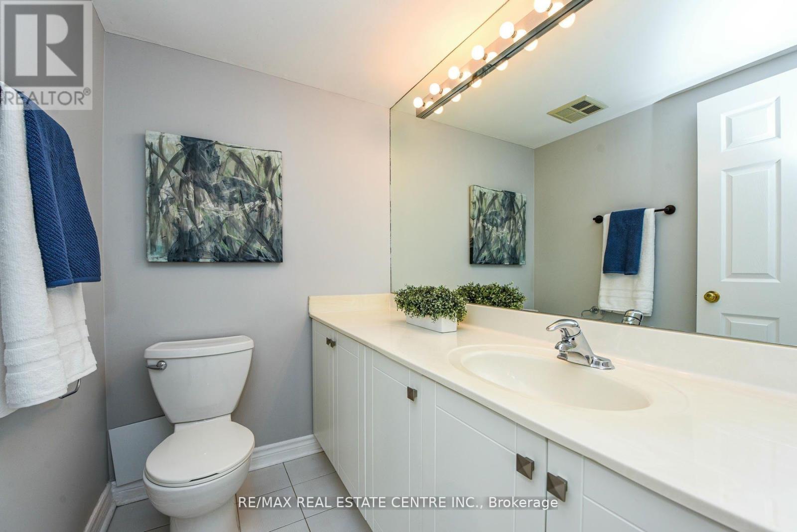 1805 - 55 Elm Drive, Mississauga, Ontario  L5B 3Z3 - Photo 7 - W12221434