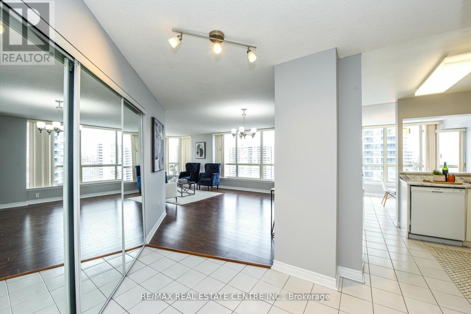1805 - 55 Elm Drive, Mississauga, Ontario  L5B 3Z3 - Photo 9 - W12221434