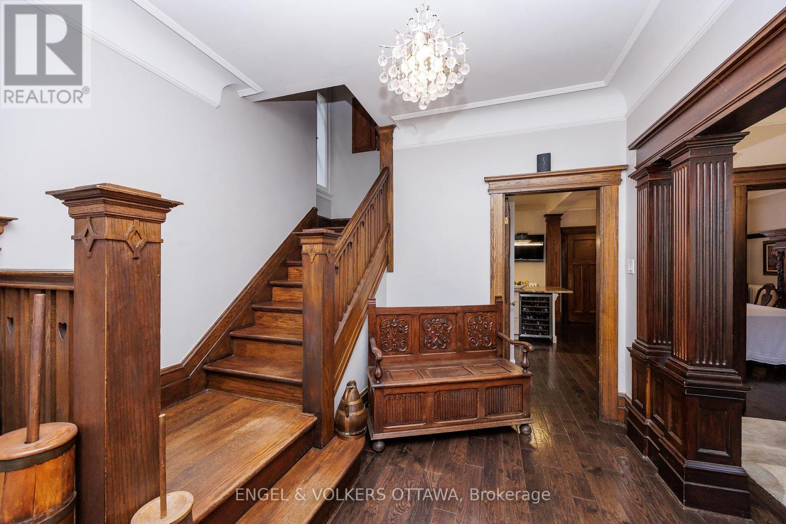 Property at 172 CARTIER STREET N image 3