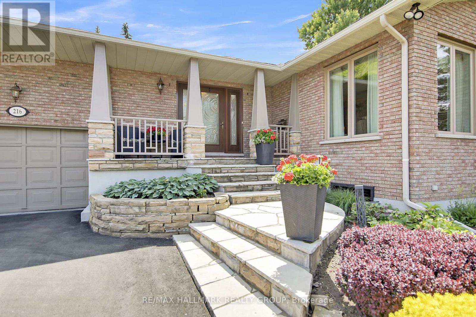 Property at 216 GRANDVIEW ROAD image 3