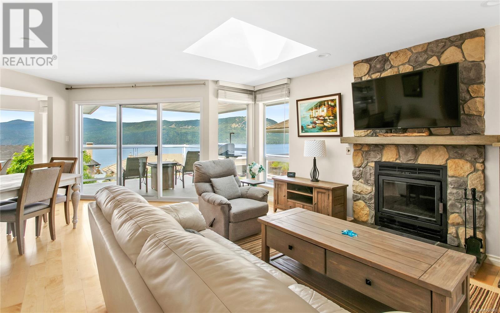 Property at 552 Marine View image 2