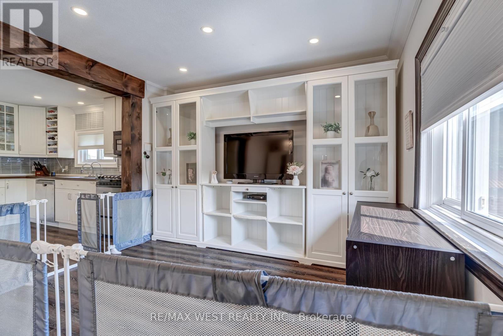 31 Beaver Street, Halton Hills (Glen Williams), Ontario  L7G 3P6 - Photo 6 - W12220873