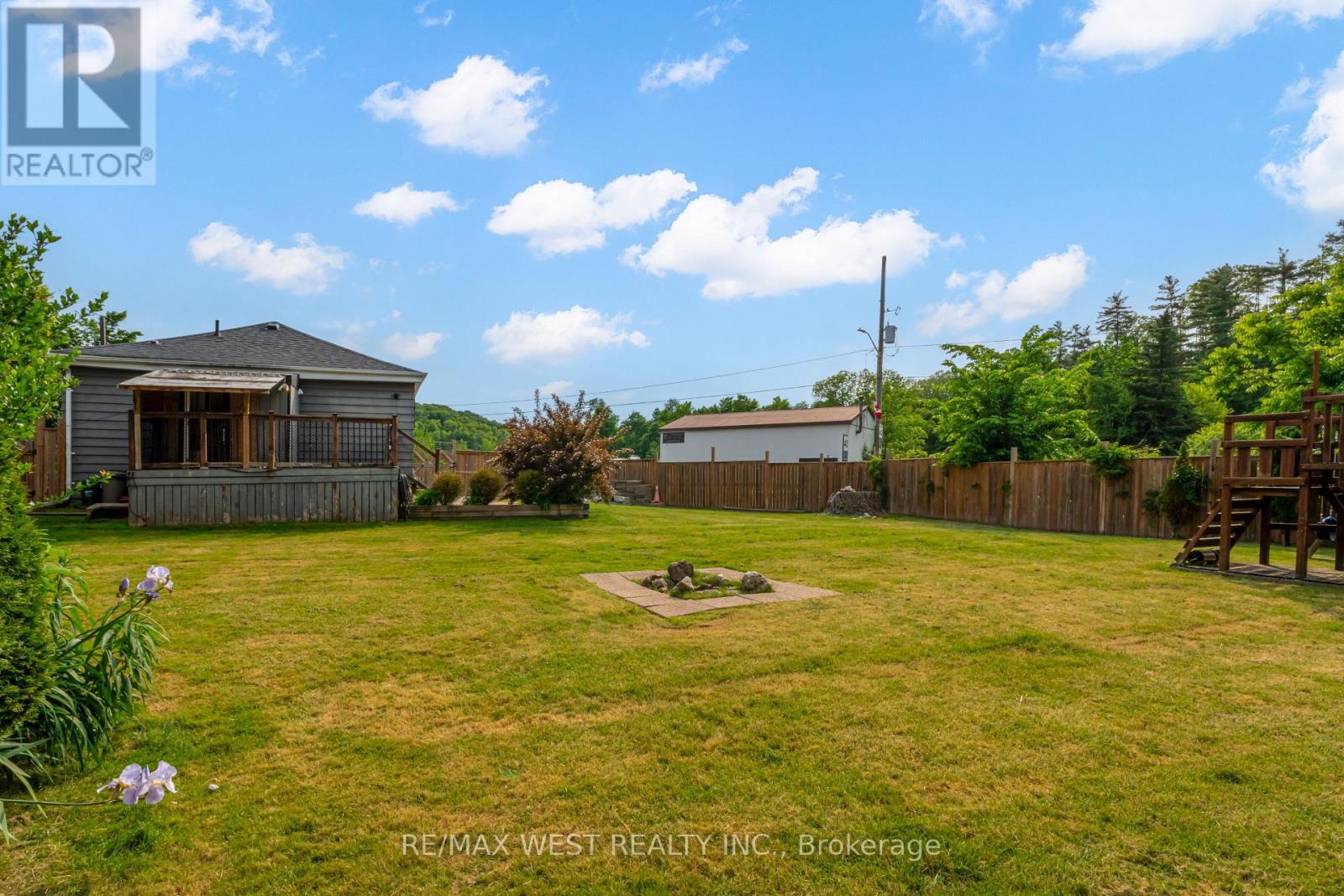 31 Beaver Street, Halton Hills (Glen Williams), Ontario  L7G 3P6 - Photo 24 - W12220873