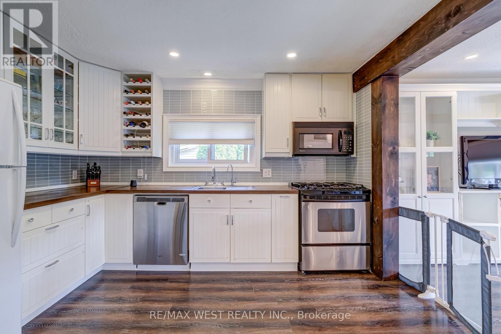 31 Beaver Street, Halton Hills (Glen Williams), Ontario  L7G 3P6 - Photo 8 - W12220873