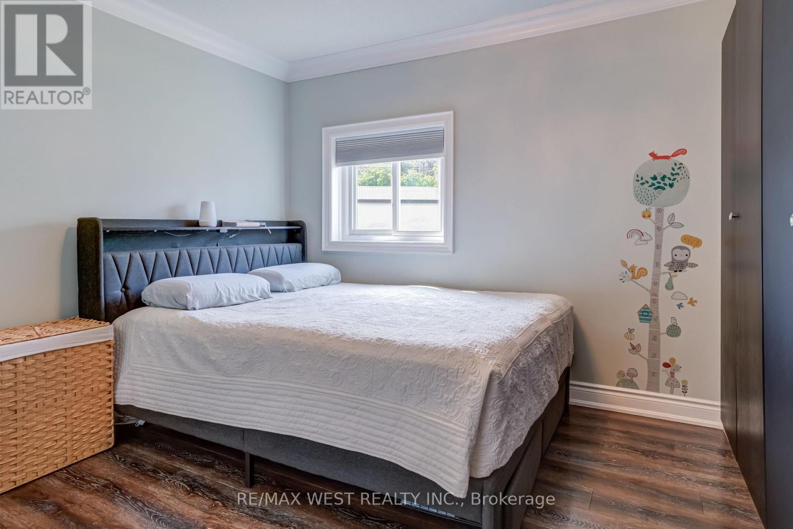 31 Beaver Street, Halton Hills (Glen Williams), Ontario  L7G 3P6 - Photo 9 - W12220873