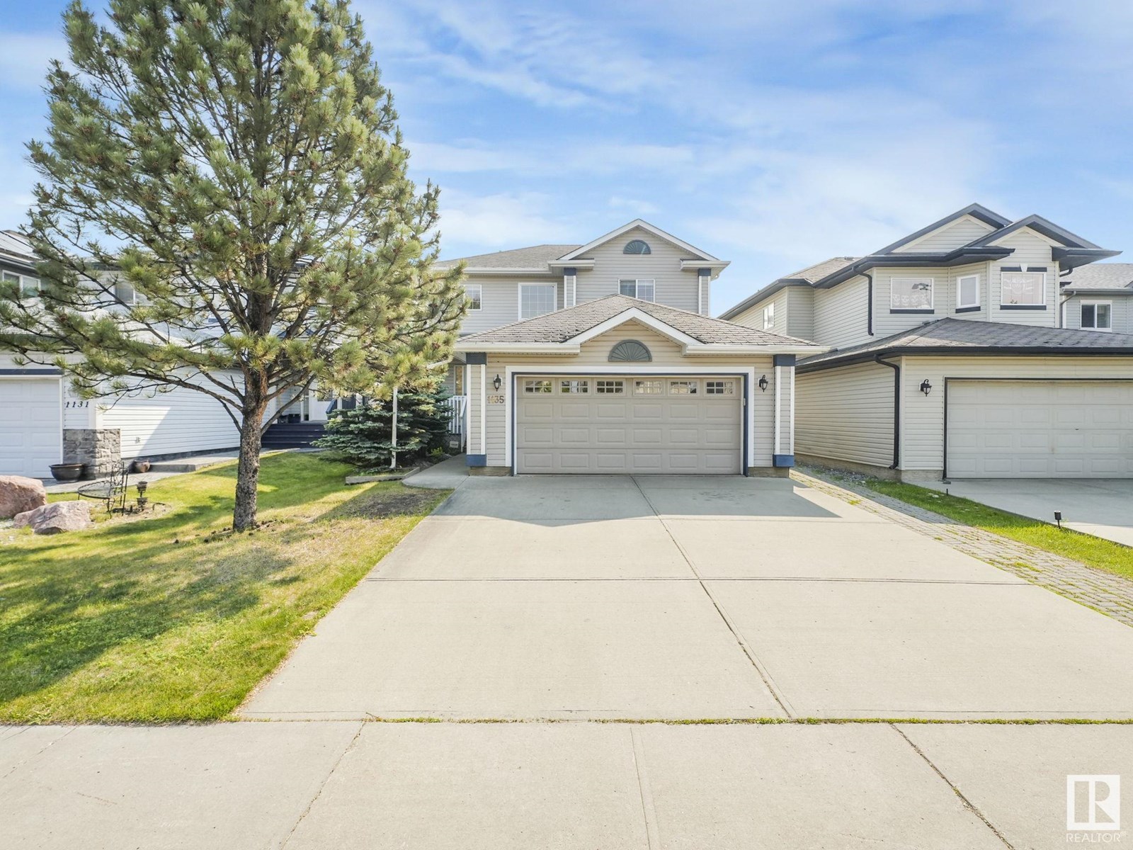 Property at 1135 112 ST SW image 1