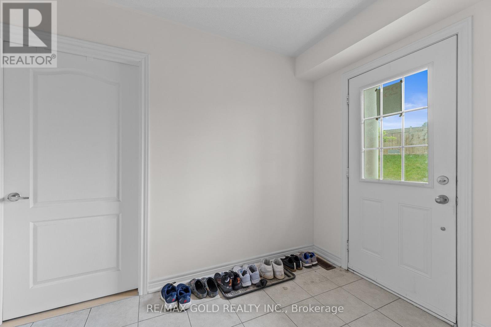 Property at 25 - 10 PORTER AVENUE W image 5