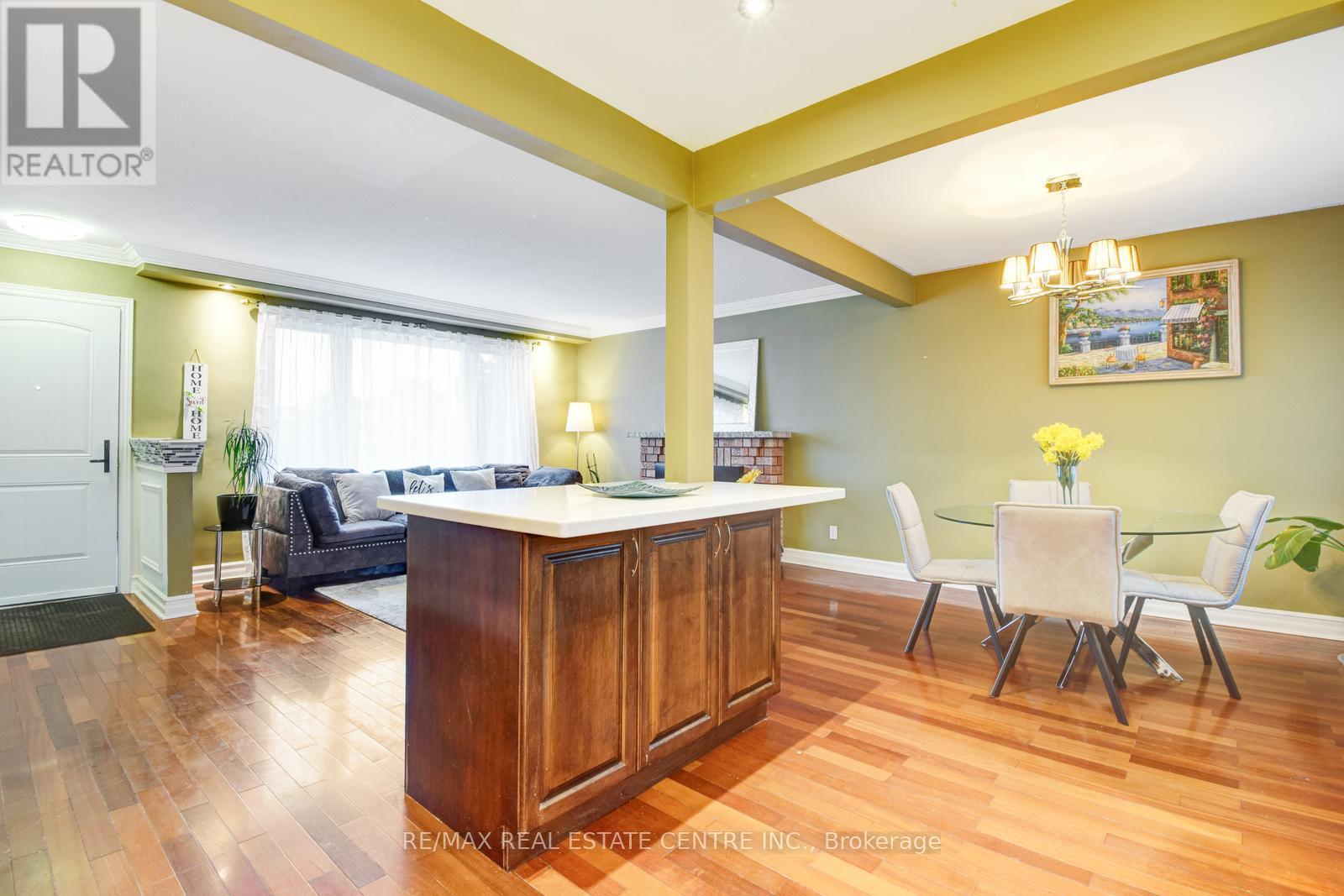 2518 Stillmeadow Road, Mississauga (Cooksville), Ontario  L5B 1X7 - Photo 13 - W12221470