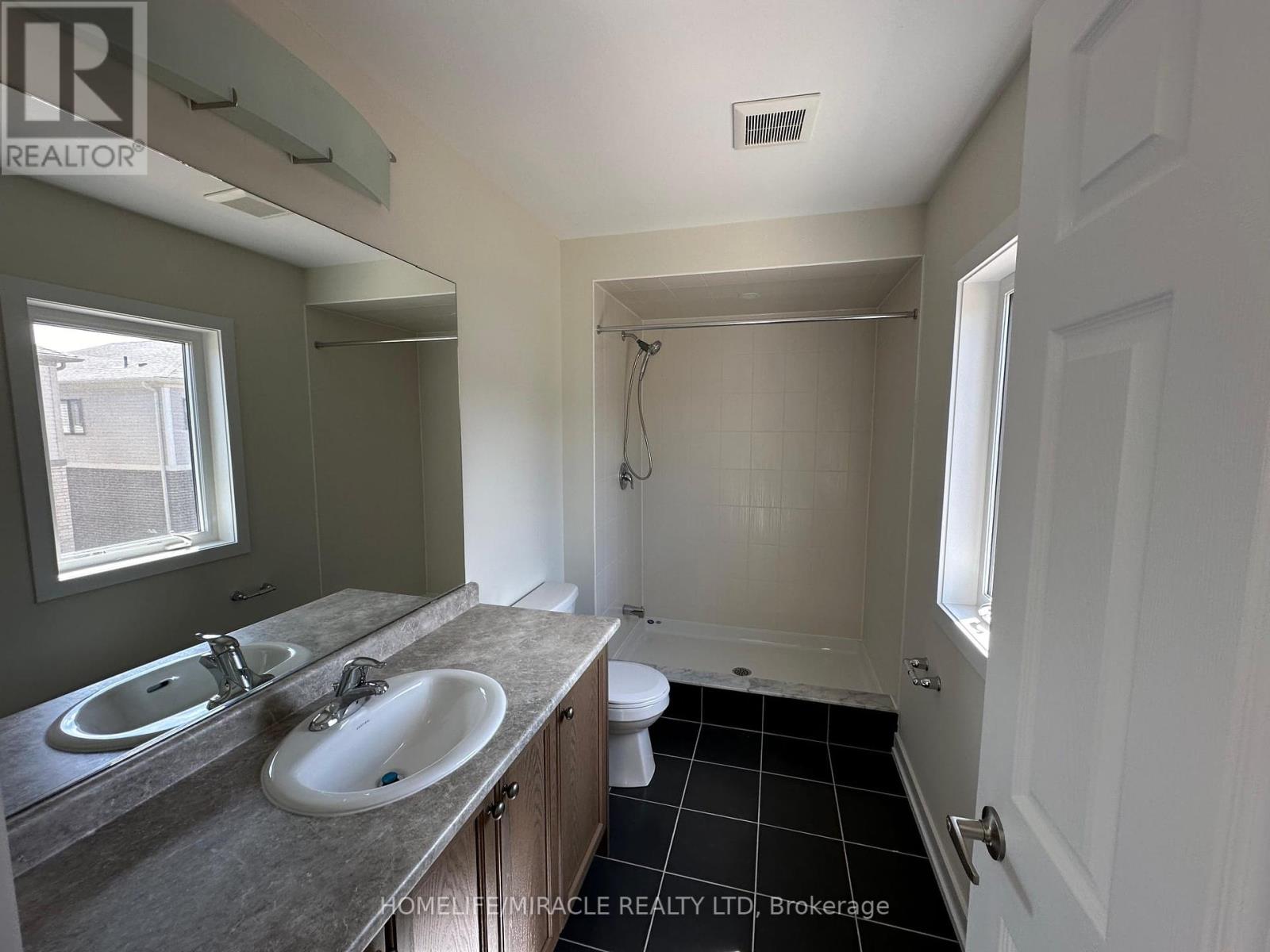 78 Lilac Circle, Haldimand, Ontario  N3W 0H6 - Photo 15 - X12221511