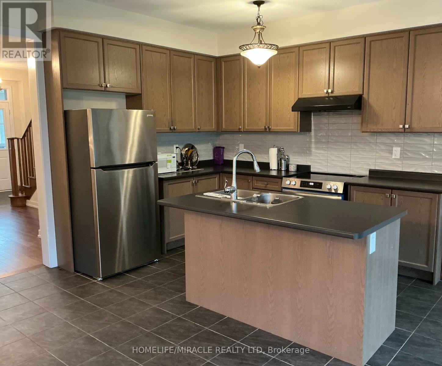 78 Lilac Circle, Haldimand, Ontario  N3W 0H6 - Photo 5 - X12221511