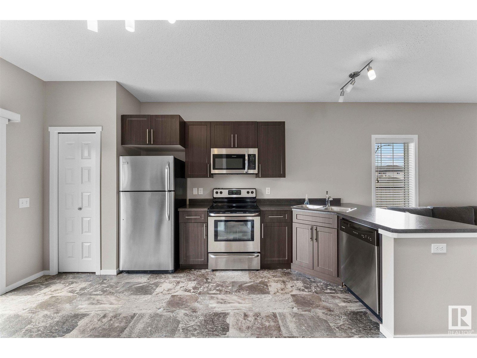 Property at 219 Brickyard PL image 3