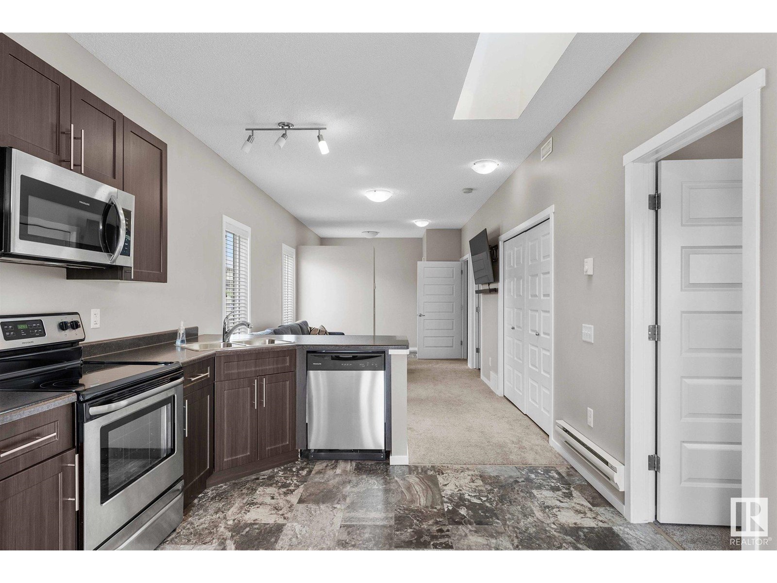 Property at 219 Brickyard PL image 4