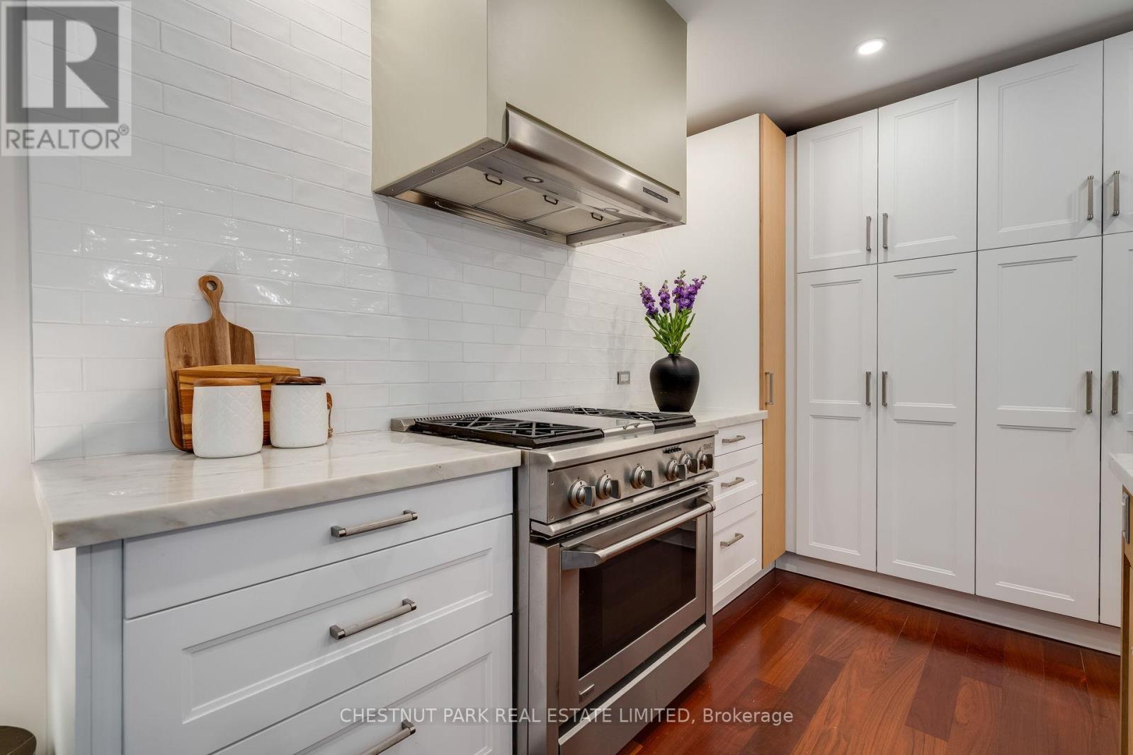 16 Inglewood Drive, Toronto, Ontario M4T 1G8 - Photo 10 - C12221574