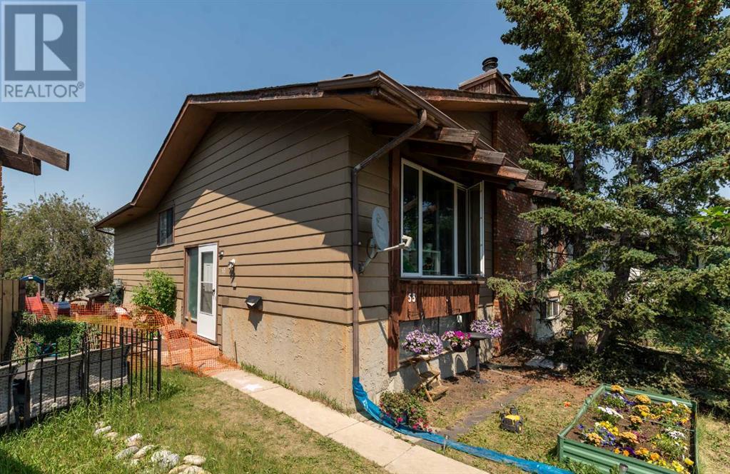 Property at 53 Beaconsfield Crescent NW image 3