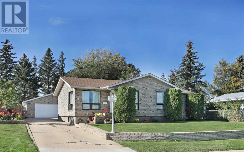 Property at 11 Lakeview Crescent E image 1