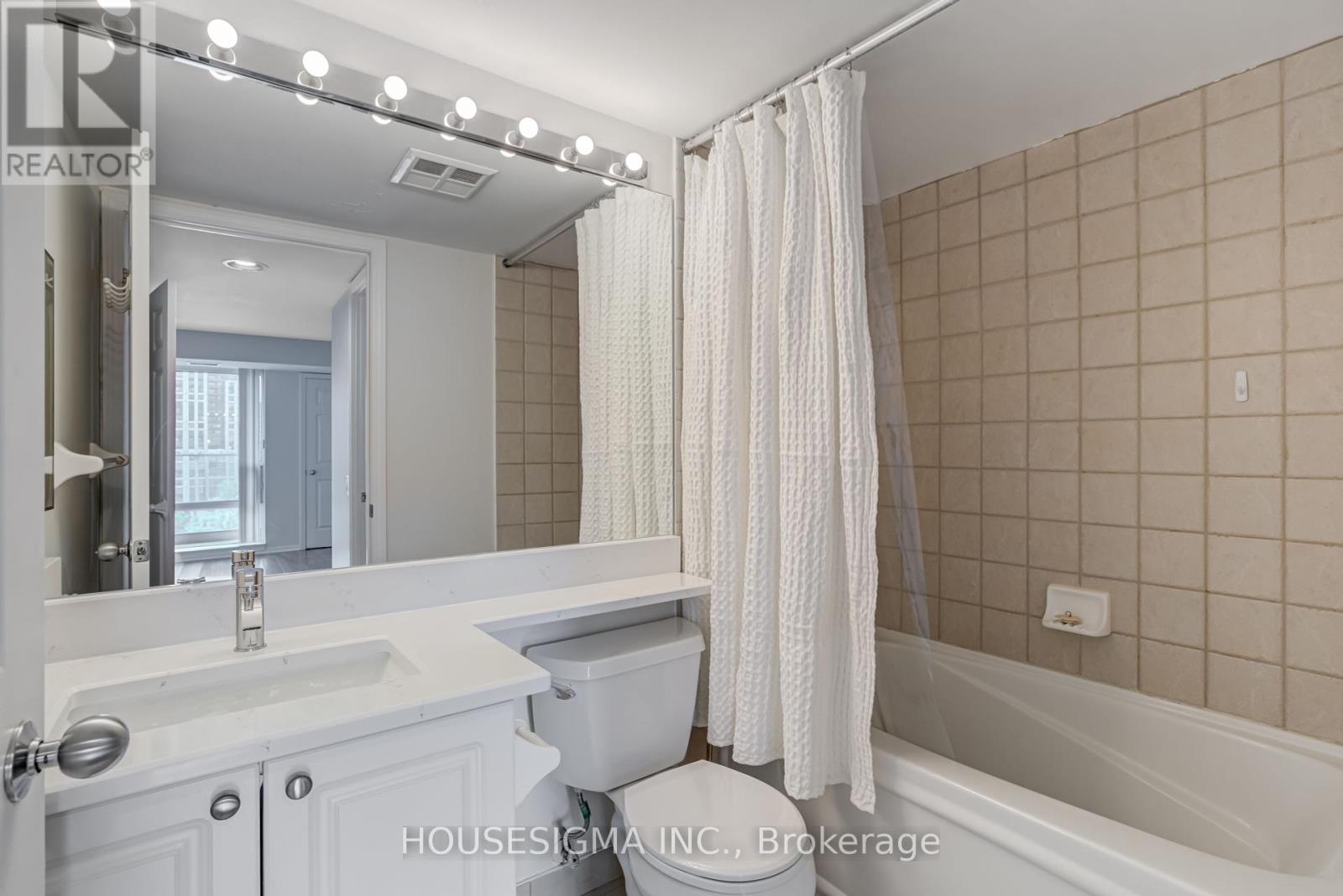 901 - 28 Harrison Garden Boulevard, Toronto (Willowdale East), Ontario  M2N 7B5 - Photo 14 - C12221614
