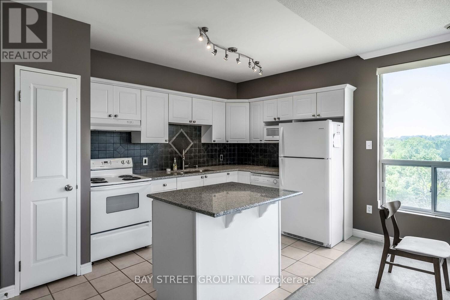 606 - 255 Keats Way, Waterloo, Ontario  N2L 6N6 - Photo 16 - X12221625
