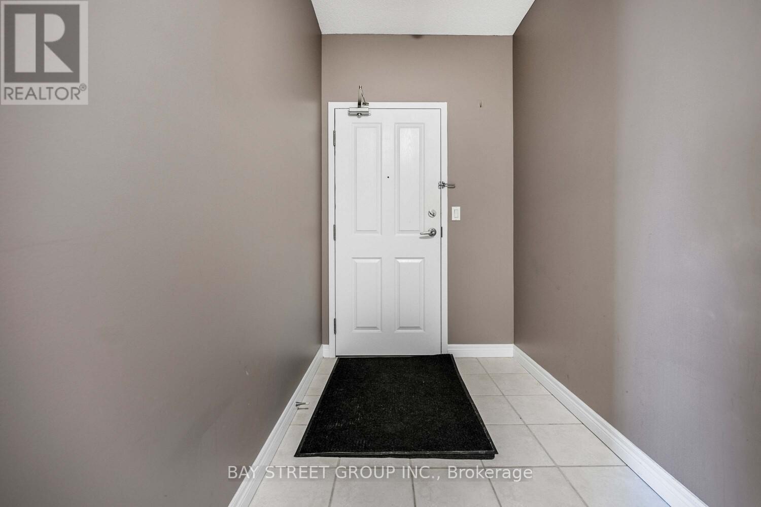 606 - 255 Keats Way, Waterloo, Ontario  N2L 6N6 - Photo 6 - X12221625