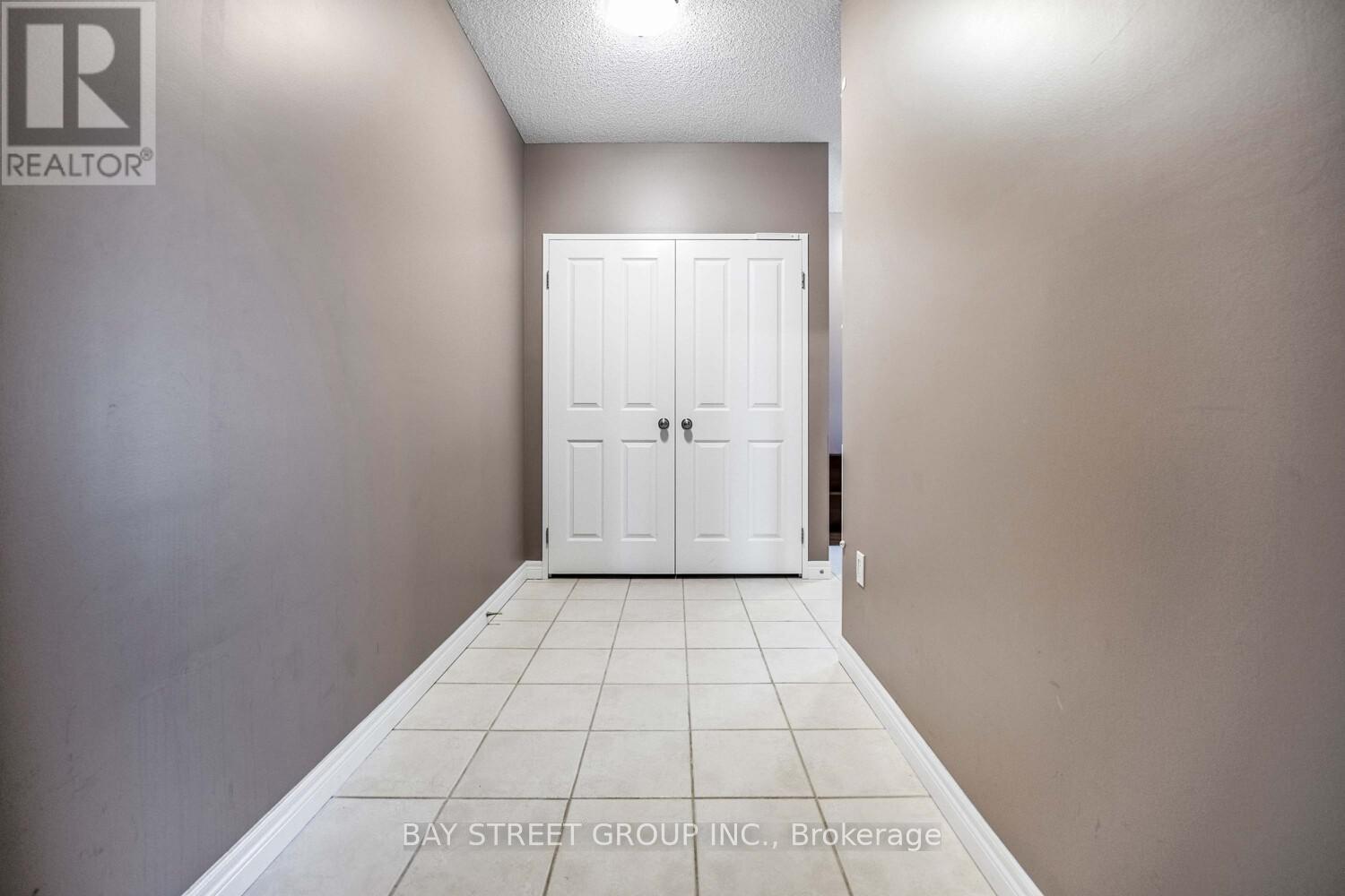 606 - 255 Keats Way, Waterloo, Ontario  N2L 6N6 - Photo 7 - X12221625