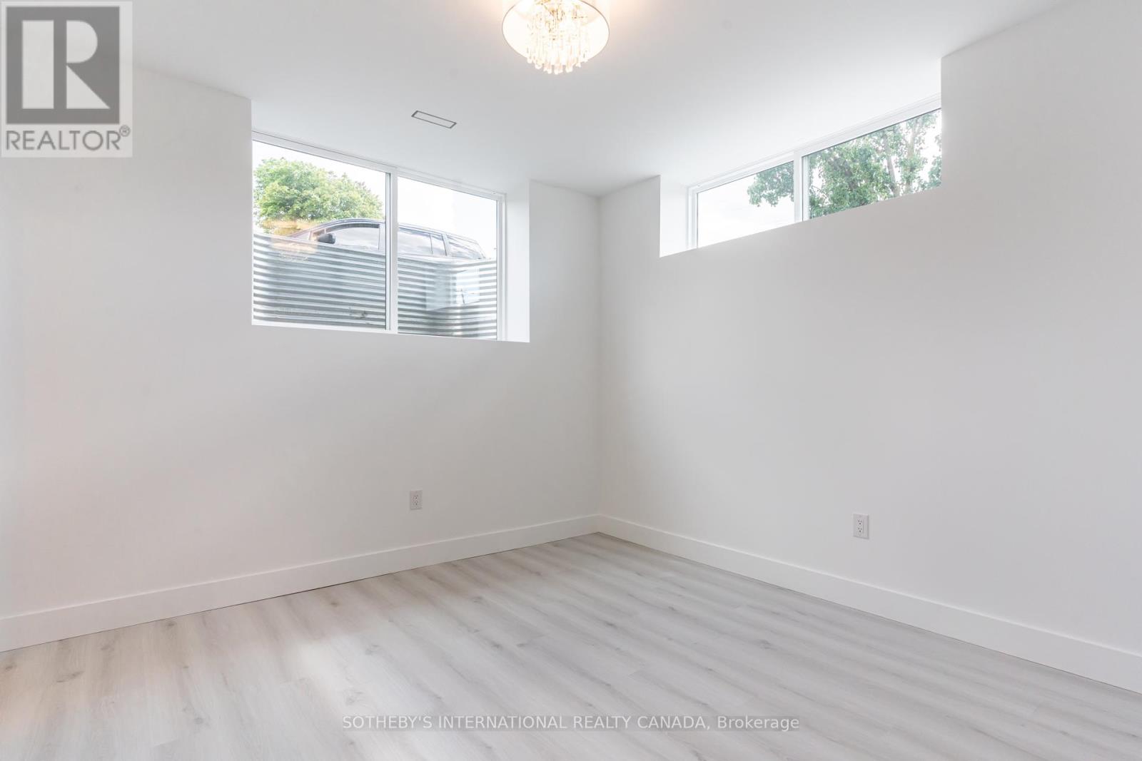 15 Burrard Road, Toronto (Elms-Old Rexdale), Ontario  M9W 3T1 - Photo 10 - W12221638