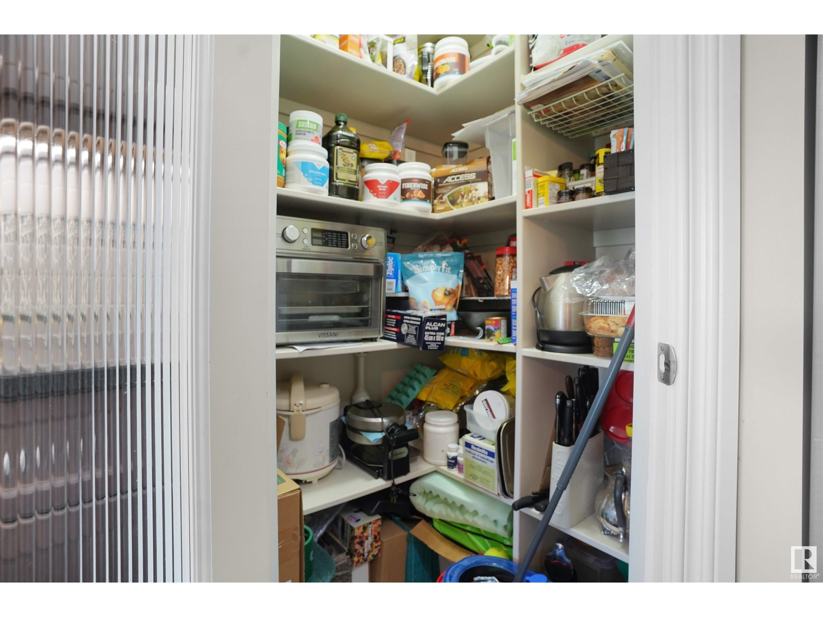 Property at 17604 10 AV SW image 4