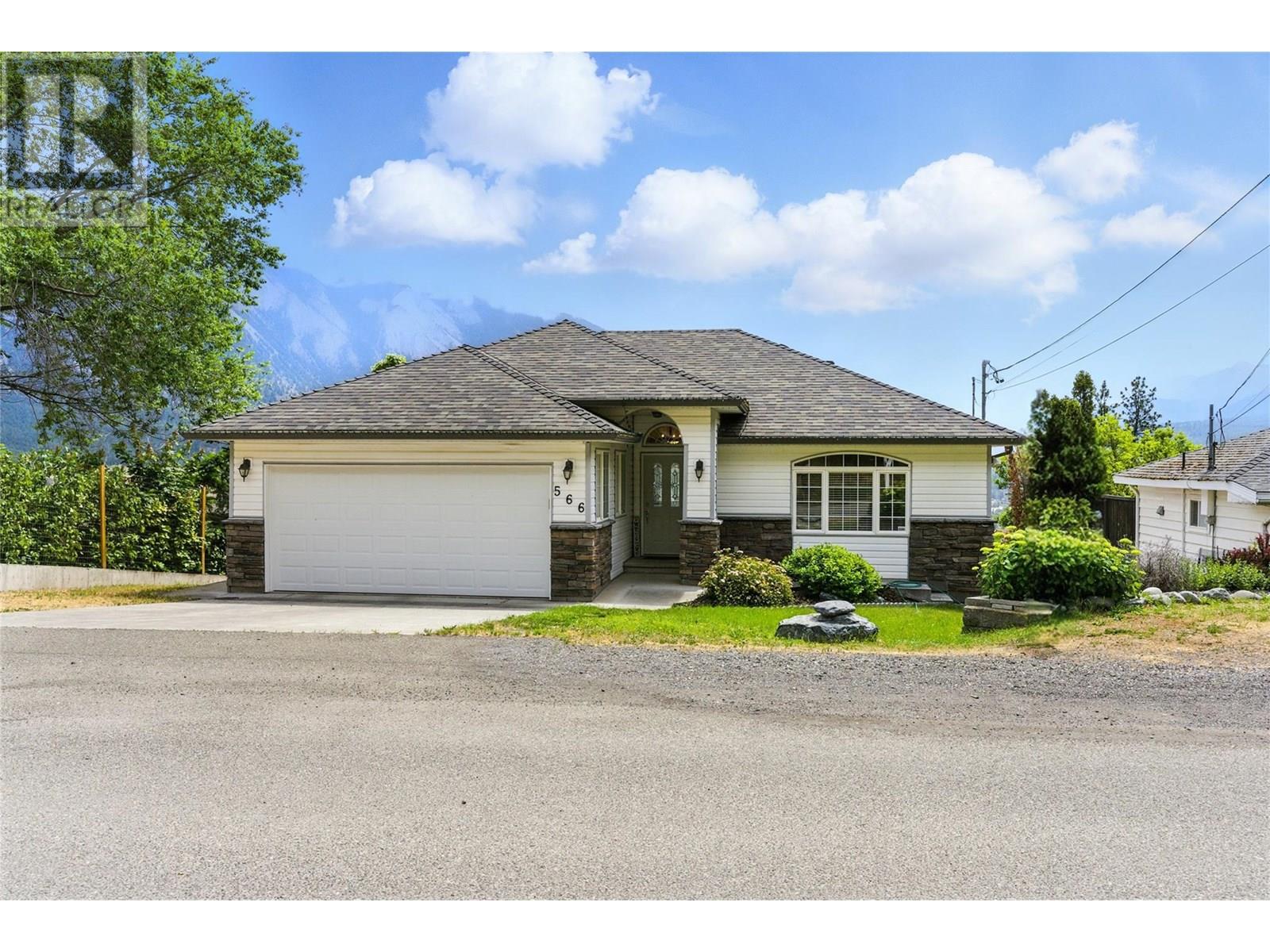 566 VICTORIA Street, lillooet, British Columbia V0K1V0