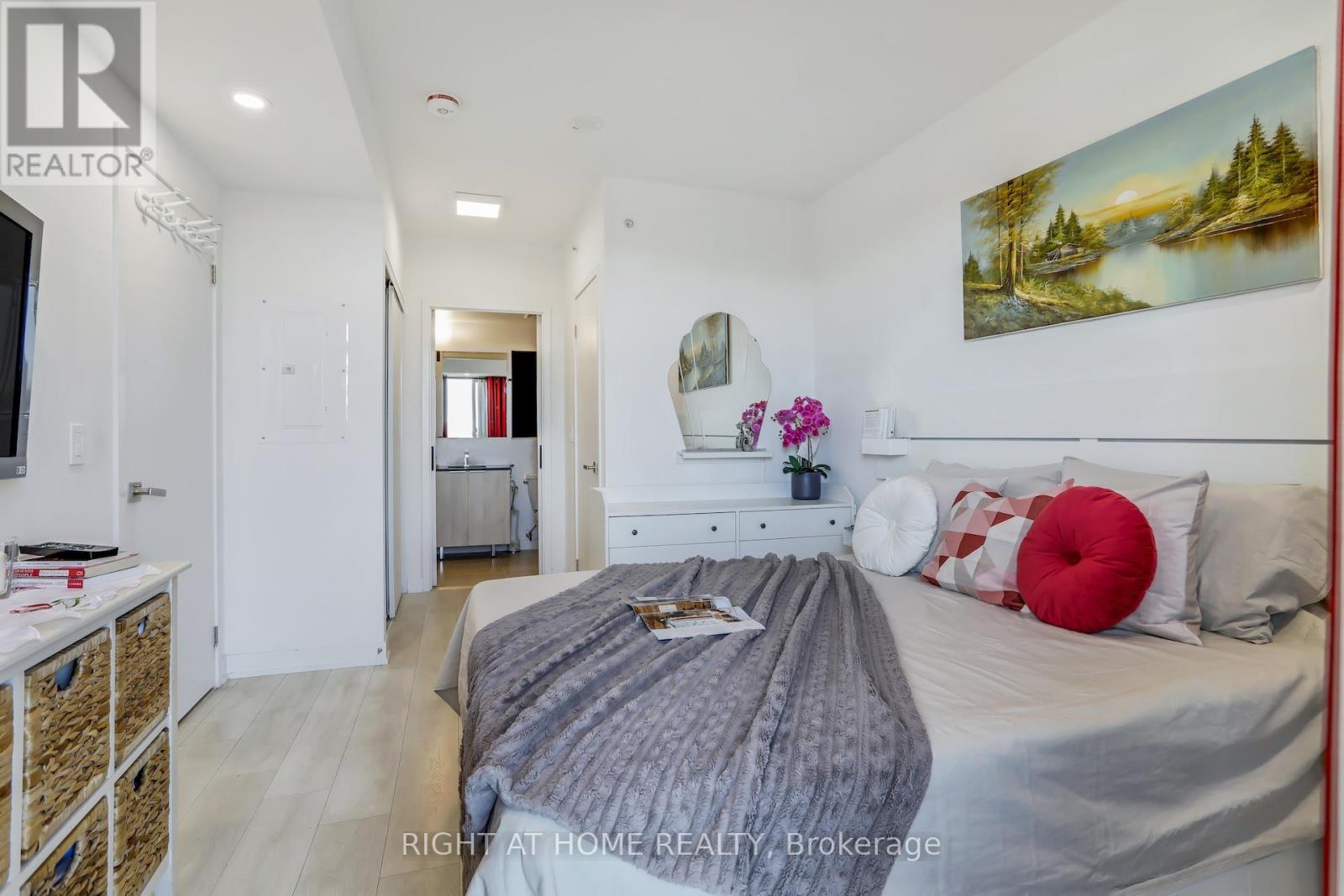 402 - 31 Tippett Road, Toronto (Clanton Park), Ontario  M3H 0C8 - Photo 19 - C12221679