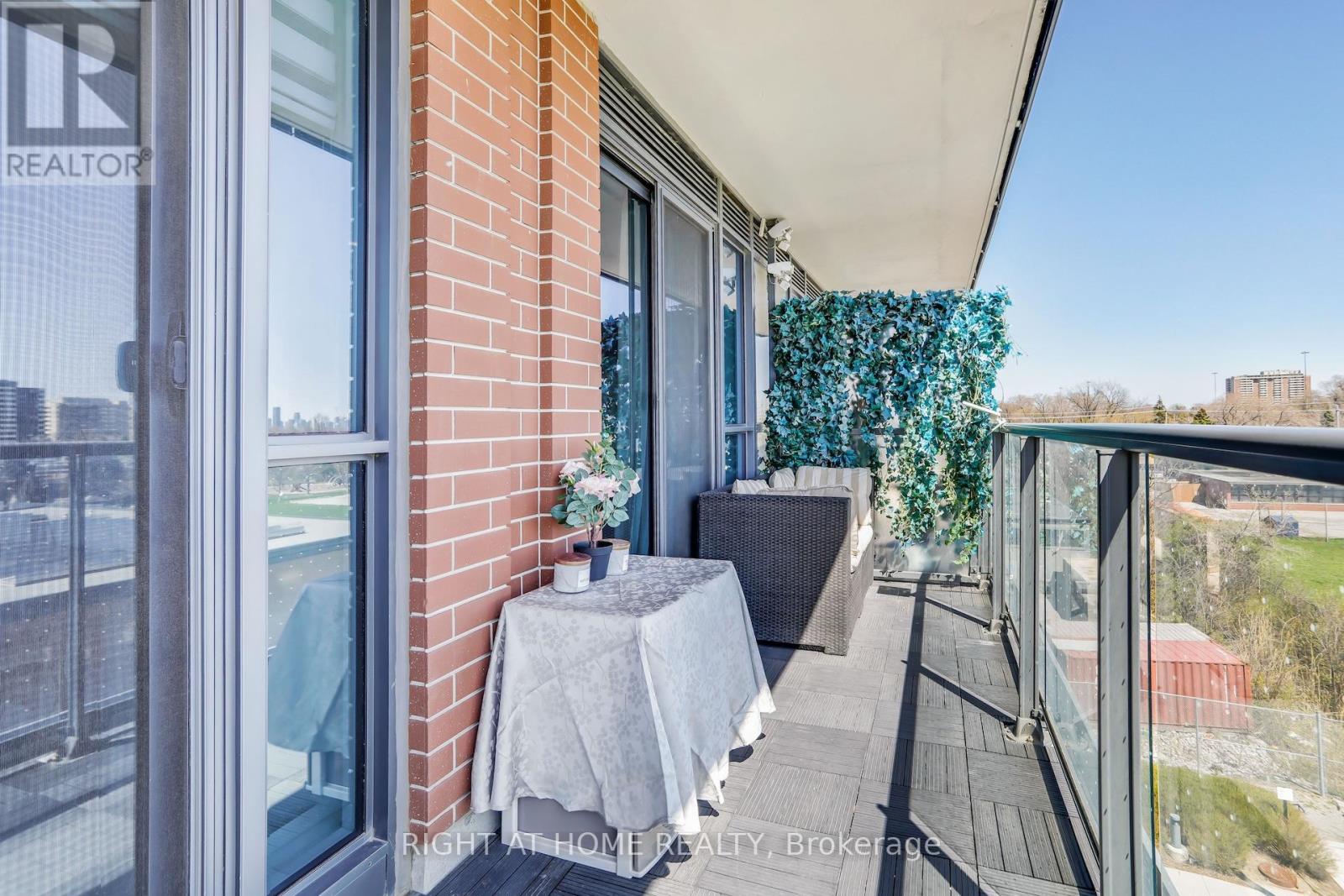 402 - 31 Tippett Road, Toronto (Clanton Park), Ontario  M3H 0C8 - Photo 20 - C12221679