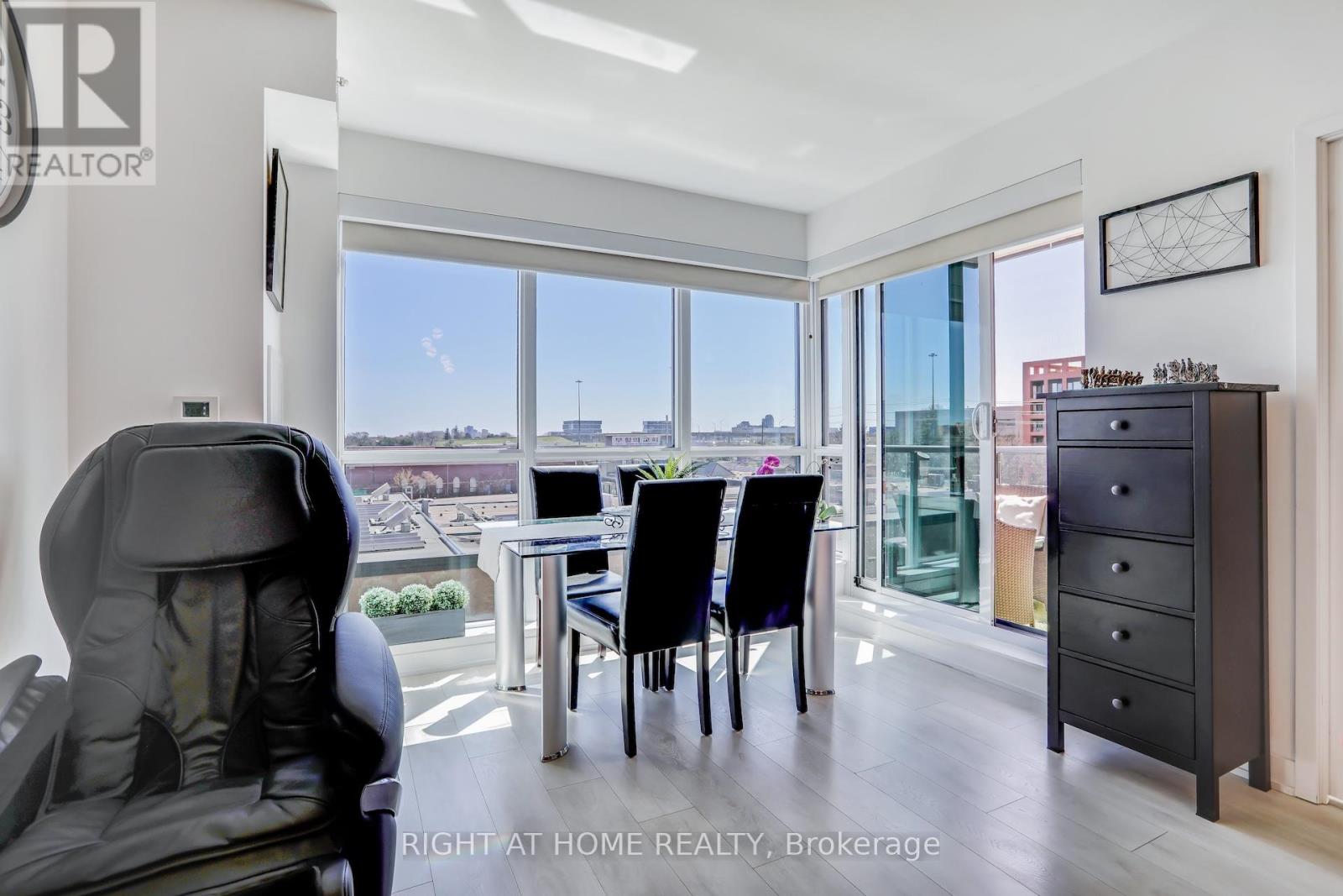 402 - 31 Tippett Road, Toronto (Clanton Park), Ontario  M3H 0C8 - Photo 6 - C12221679
