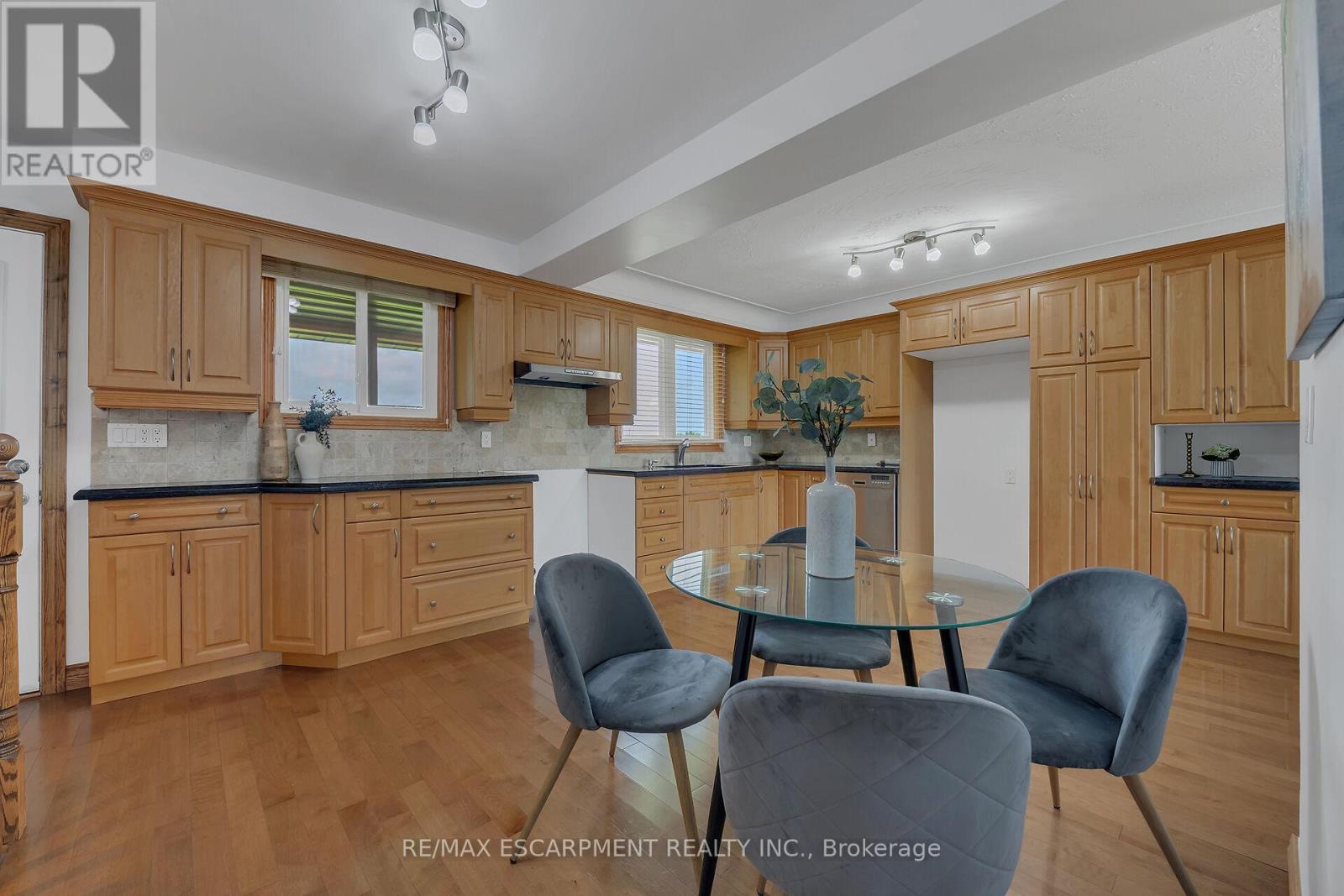 617 Eighth Road E, Hamilton, Ontario  L8J 2X4 - Photo 11 - X12221658