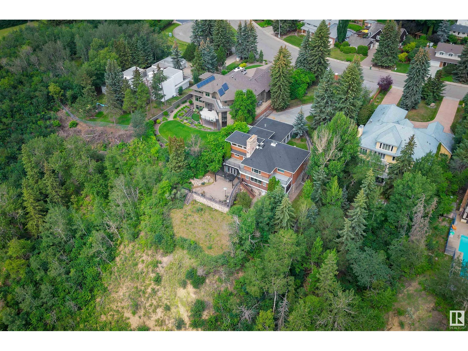 Property at 179 QUESNELL CR NW image 2