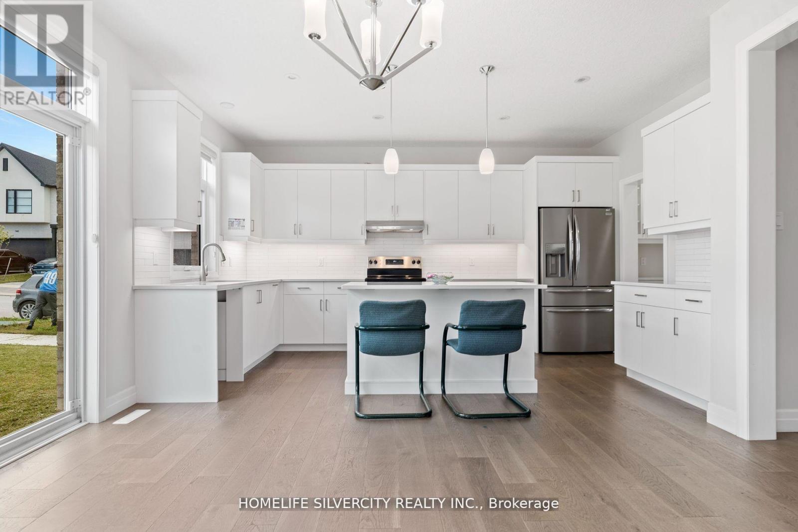 1937 Boardwalk Way, London South, Ontario N6K 4P9 - Photo 3 - X12221696