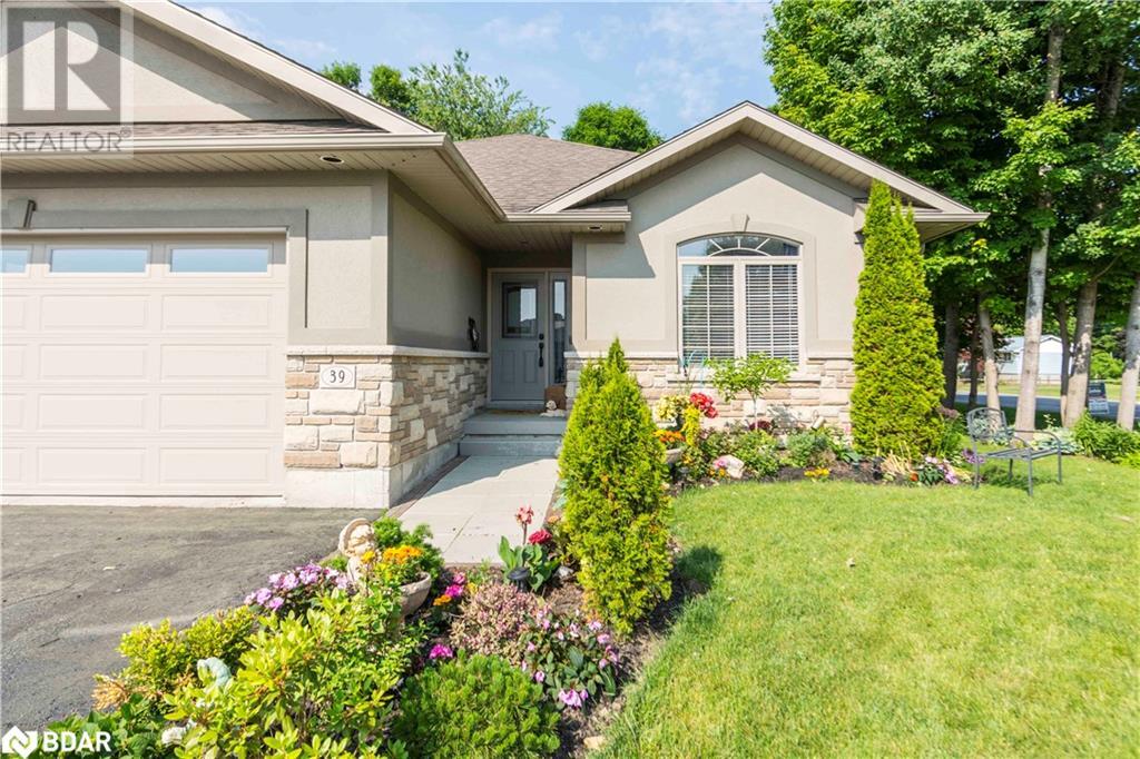 Property at 39 LAKEWOOD Crescent image 3