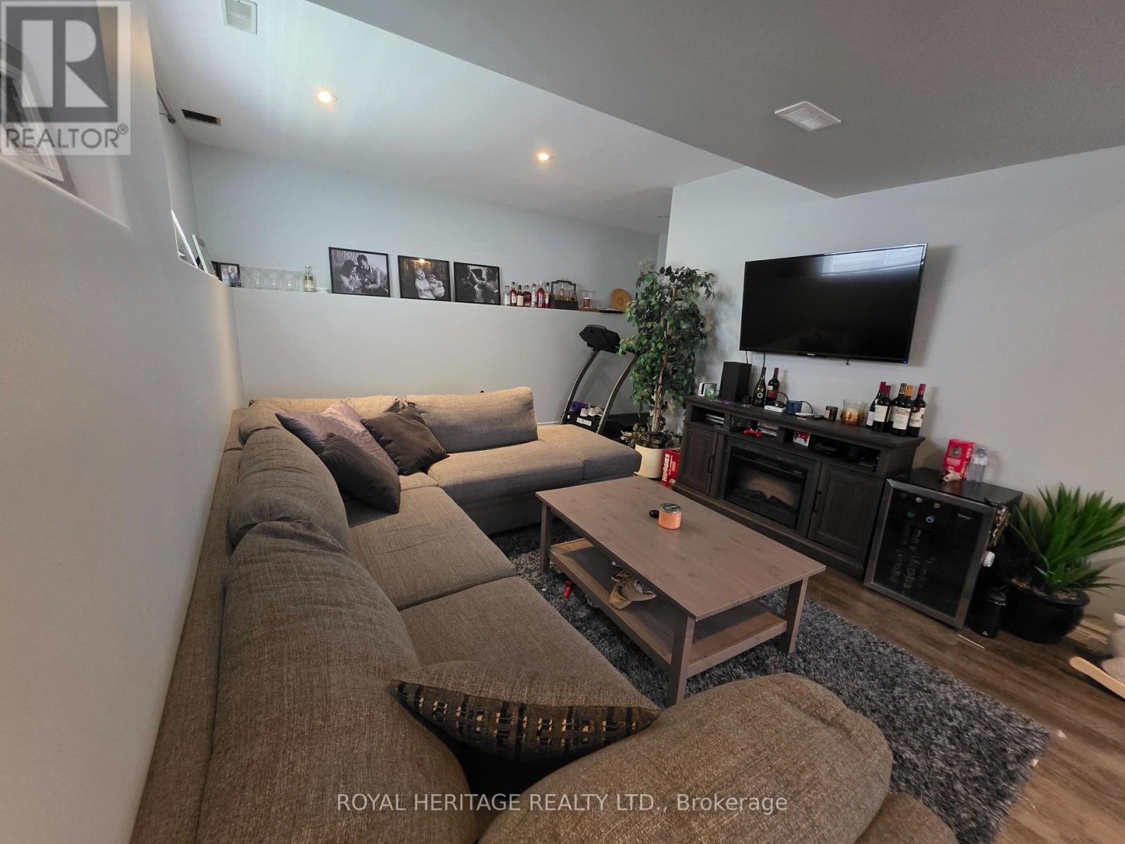 124 Mary Street W, Kawartha Lakes, Ontario  K9V 0B8 - Photo 13 - X12221716