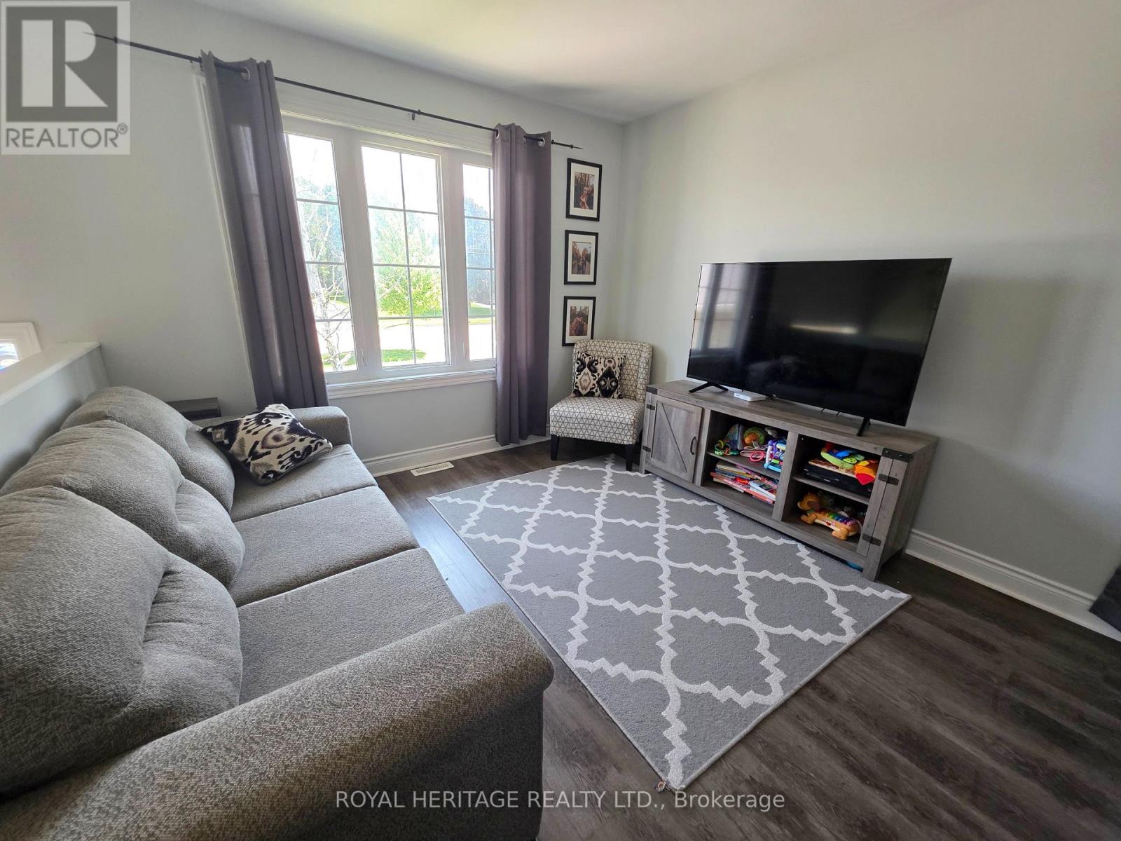 124 Mary Street W, Kawartha Lakes, Ontario  K9V 0B8 - Photo 3 - X12221716