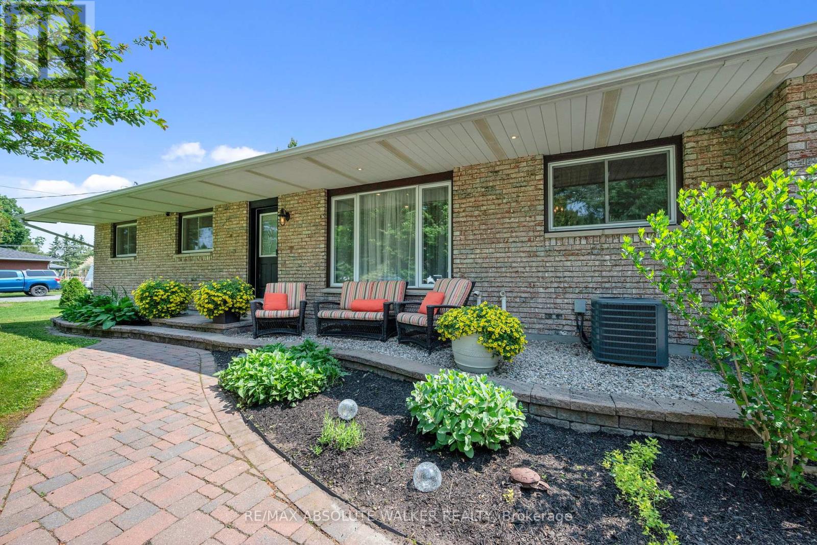Property at 21 TRILLIUM CRESCENT image 4