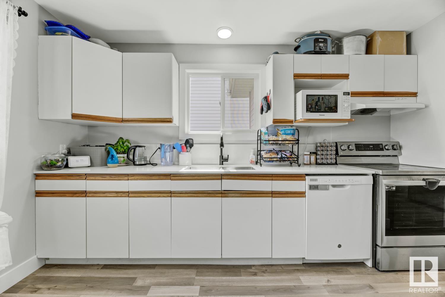 Property at 3532 49A ST NW image 4