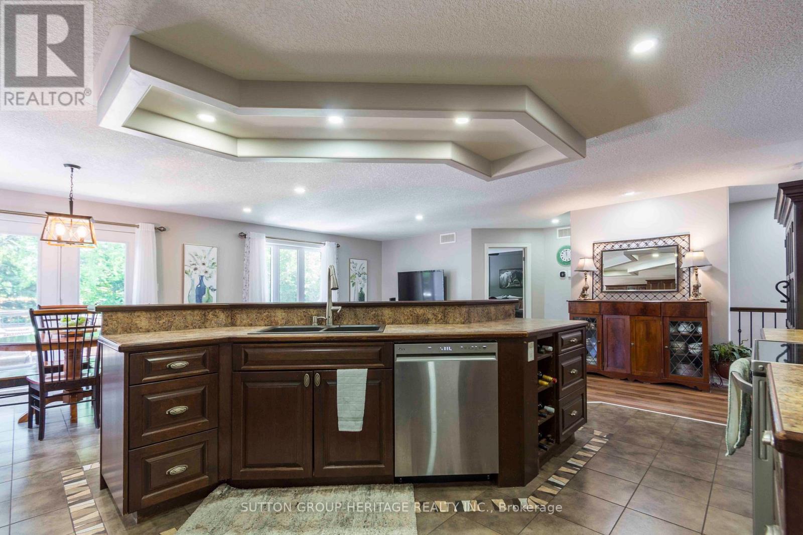 39 Lakewood Crescent, Quinte West, Ontario  K8V 5P4 - Photo 10 - X12221719