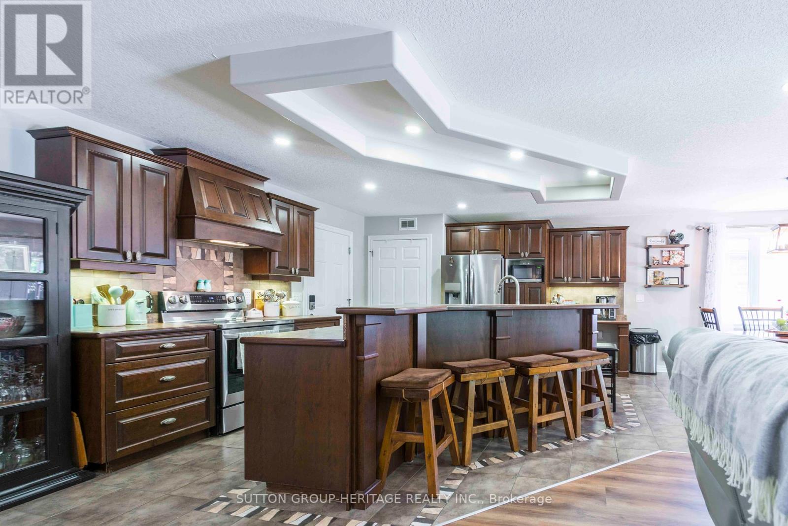 39 Lakewood Crescent, Quinte West, Ontario  K8V 5P4 - Photo 11 - X12221719