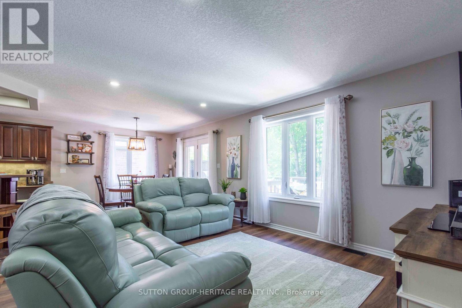 39 Lakewood Crescent, Quinte West, Ontario  K8V 5P4 - Photo 15 - X12221719