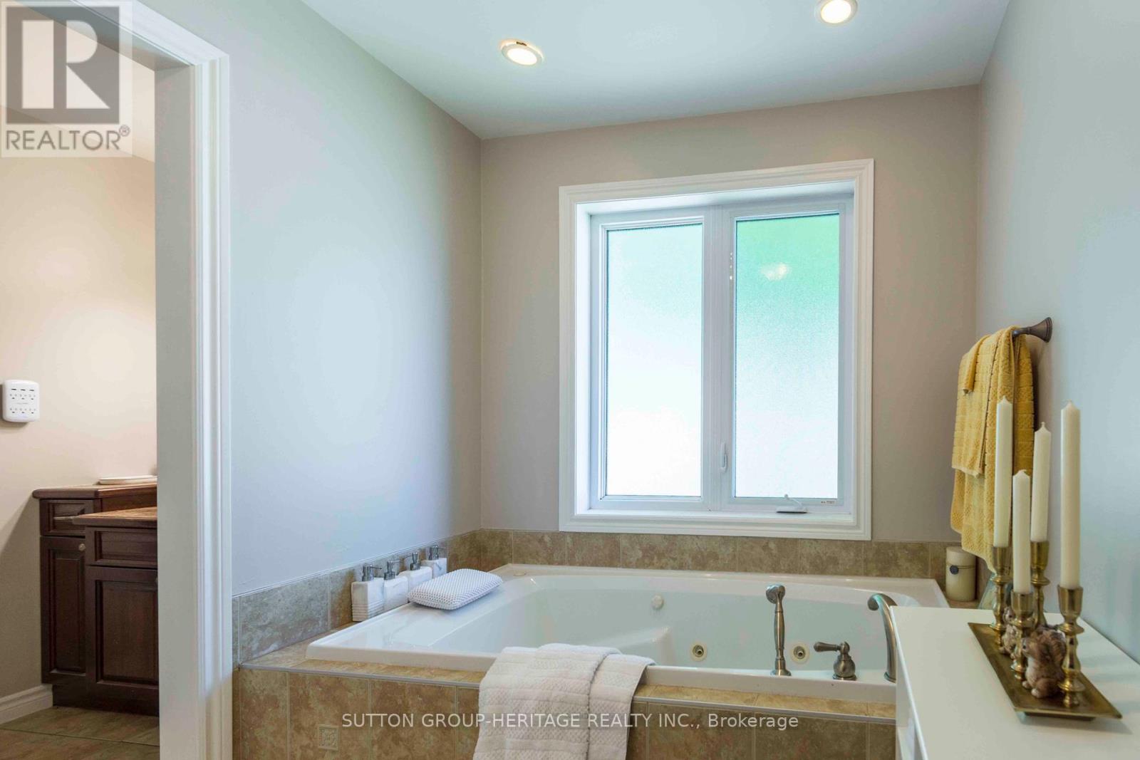 39 Lakewood Crescent, Quinte West, Ontario  K8V 5P4 - Photo 21 - X12221719