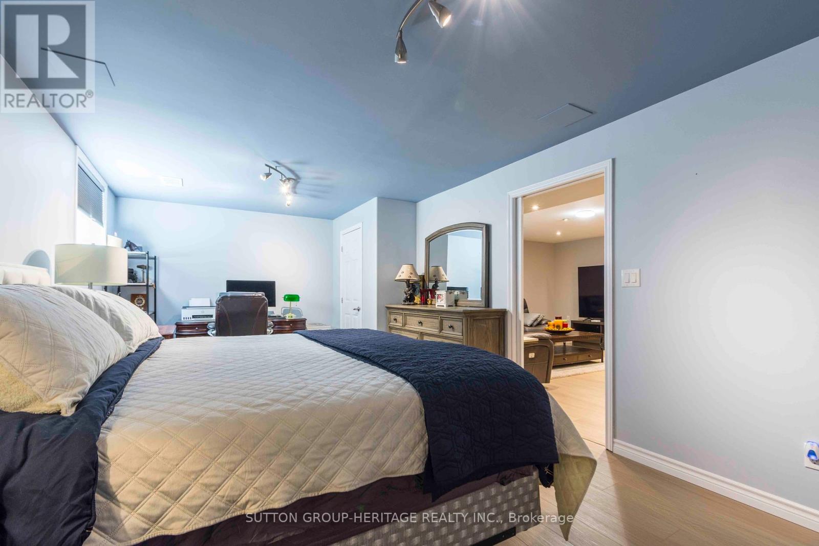 39 Lakewood Crescent, Quinte West, Ontario  K8V 5P4 - Photo 29 - X12221719