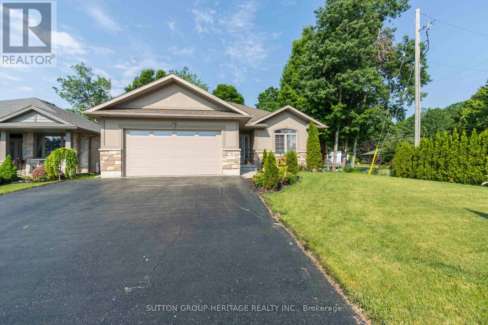 Property at 39 LAKEWOOD CRESCENT image 3