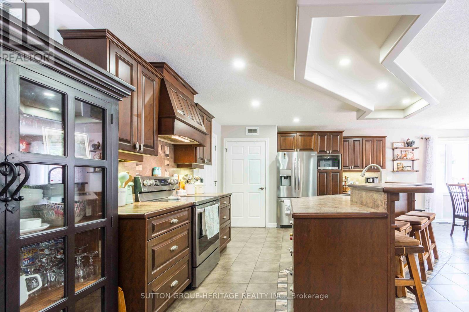 39 Lakewood Crescent, Quinte West, Ontario  K8V 5P4 - Photo 7 - X12221719