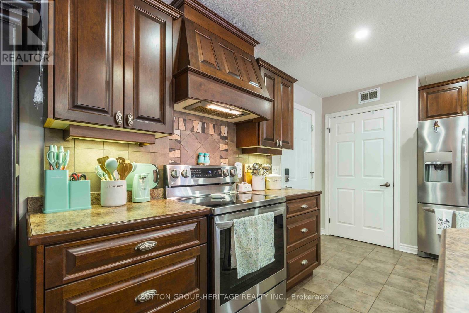 39 Lakewood Crescent, Quinte West, Ontario  K8V 5P4 - Photo 8 - X12221719