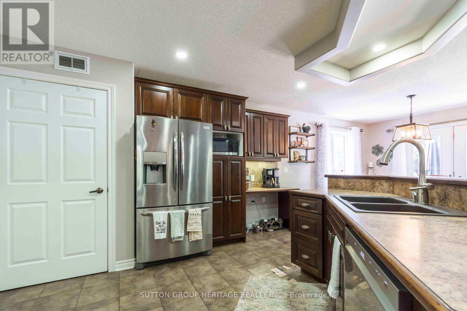 39 Lakewood Crescent, Quinte West, Ontario  K8V 5P4 - Photo 9 - X12221719