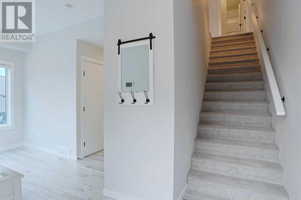 Property at 255 Greenbriar Common NW image 4