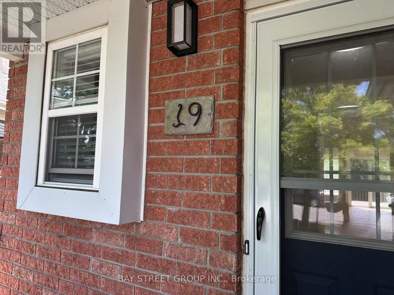 Property at 19 SILVERSMITH COURT image 3