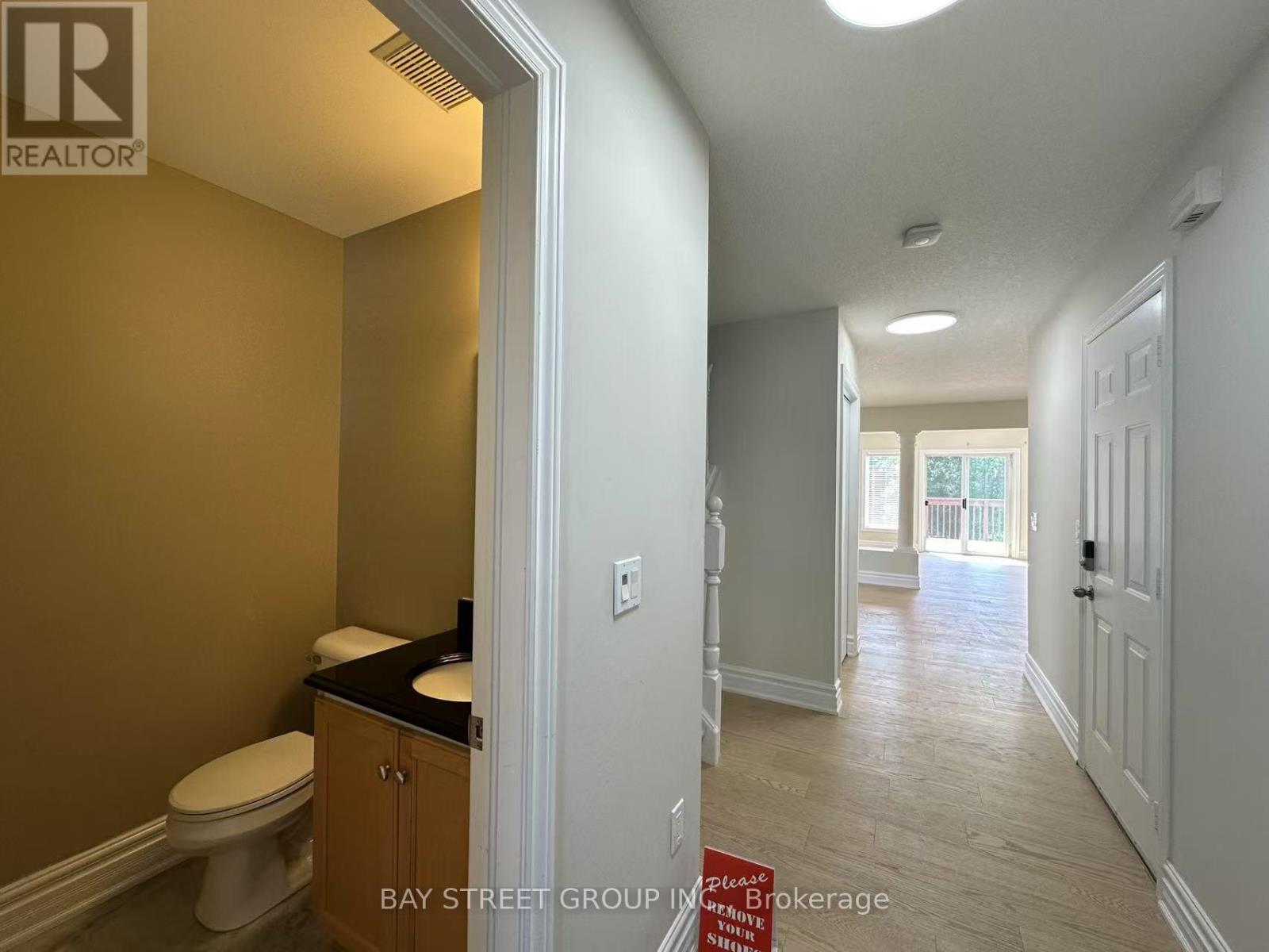 Property at 19 SILVERSMITH COURT image 4