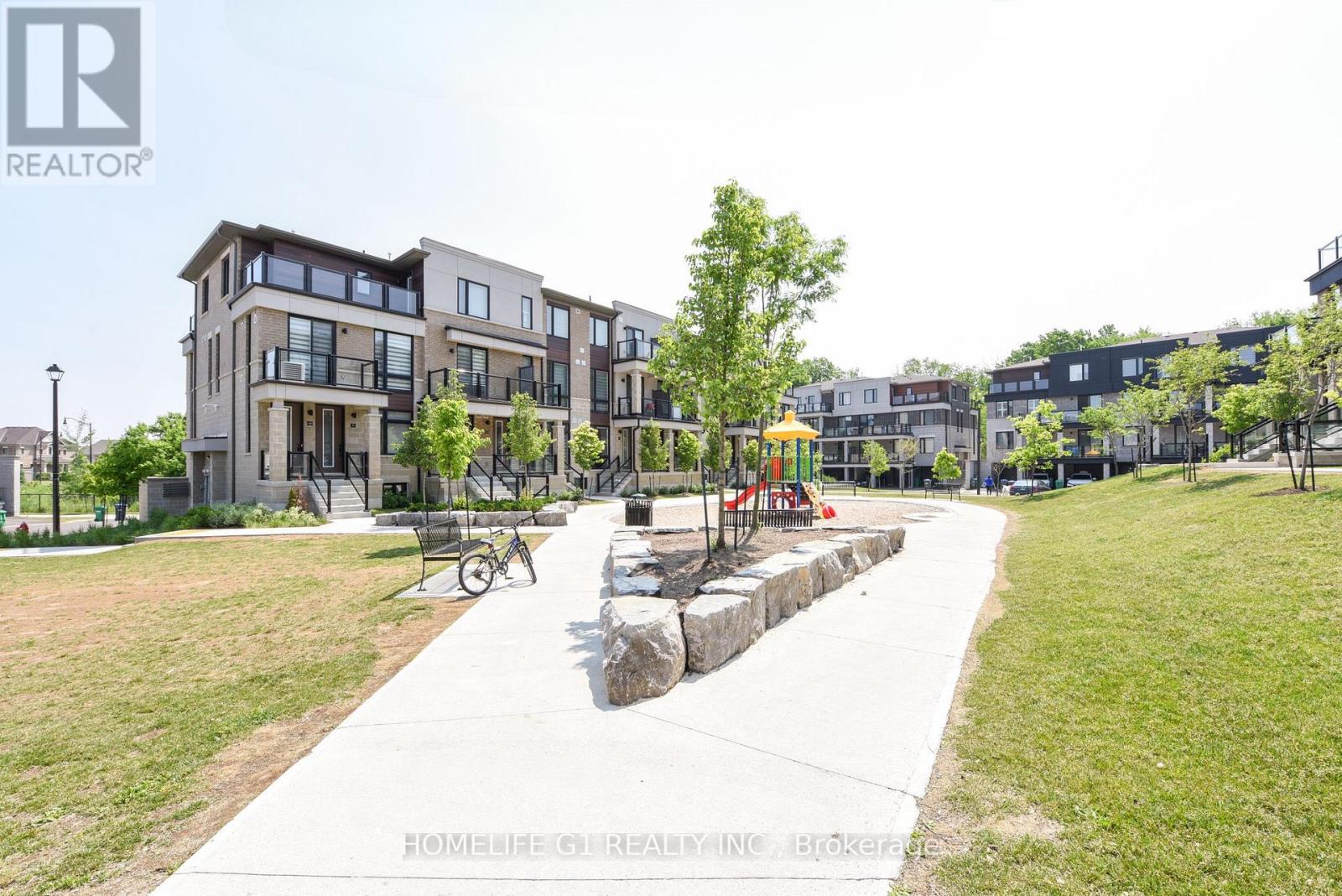 Property at 86 - 25 KNOTSBERRY CIRCLE E image 2